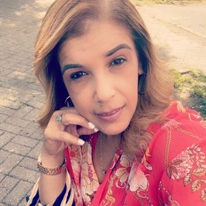 Meet your Posher, Iluminada